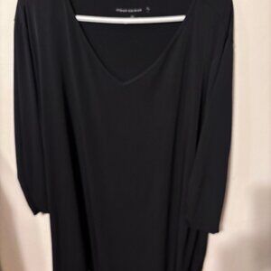Women's Susan Graver Silky top.  V neck, black size 2XL.  Easy flowing, comfy.